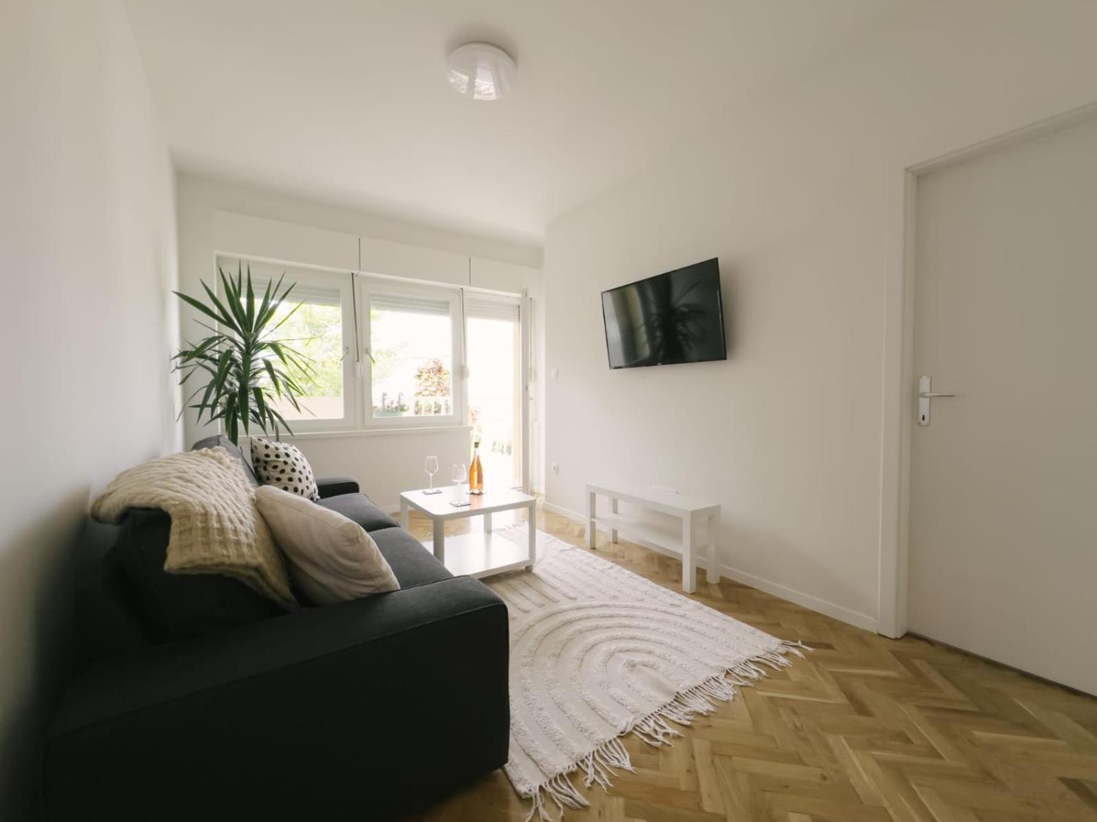 Apartment Teta Ljuba 1 *